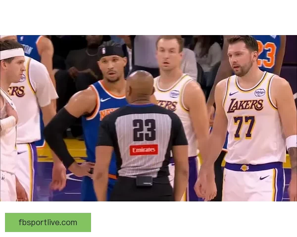 东契奇偷听魔术战术海斯也上前凑热闹 八村垒调侃发问引爆全场气氛 东契奇偷听魔术战术海斯也上前凑热闹 八村垒调侃发问引爆全场气氛